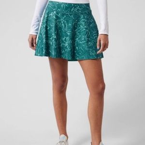 Athleta Ace 15.5” Tennis Skirt - Green Marble Size L